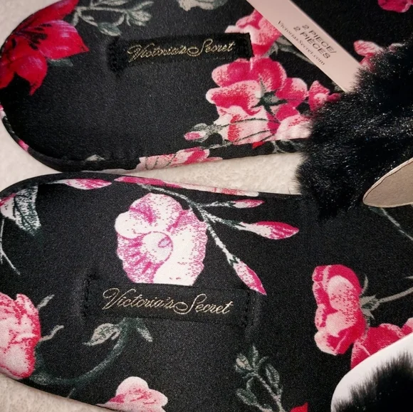 Victoria Secret Satin Slipper size Medium NWT - Picture 3 of 5